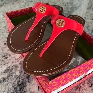 Size 8 Tory Burch pink/fuchsia thong sandals